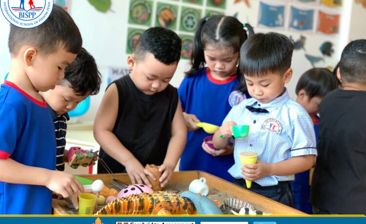 Brightstar uses the international IEYC, It is a perfect tool for the transition phase, this program helps to establish a seamless link between Early Years and the EY2 and Primary Cambridge Curriculum.