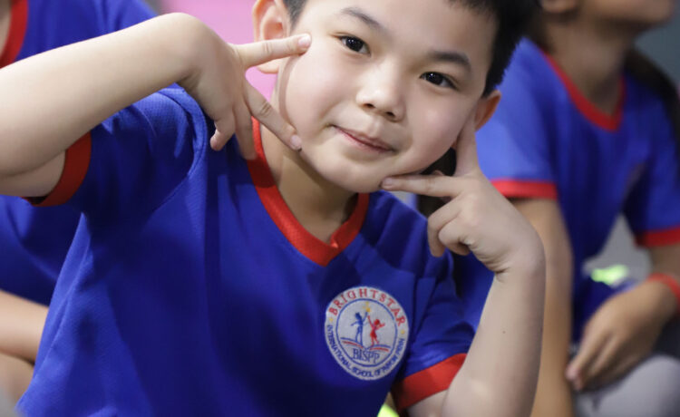 ថ្ងៃនេះ ប្អូនៗសិស្សានុសិស្សថ្នាក់បឋមសិក្សារបស់ប្រាយស្តារបានធ្វើទស្សនកិច្ចសិក្សាទៅកាន់កសិដ្ឋានគិរីសួគ៌ដែលជាកសិដ្ឋានចិញ្ចឹមគោ និងជាកន្លែងផលិតទឹកដោះគោដ៏ទំនើប។ ប្អូនៗបានសិក្សាស្វែងយល់ដោយផ្ទាល់ពីរបៀបថែទាំគោ ដំណើរការយកទឹកដោះ និងការផលិតទឹកដោះគោ។