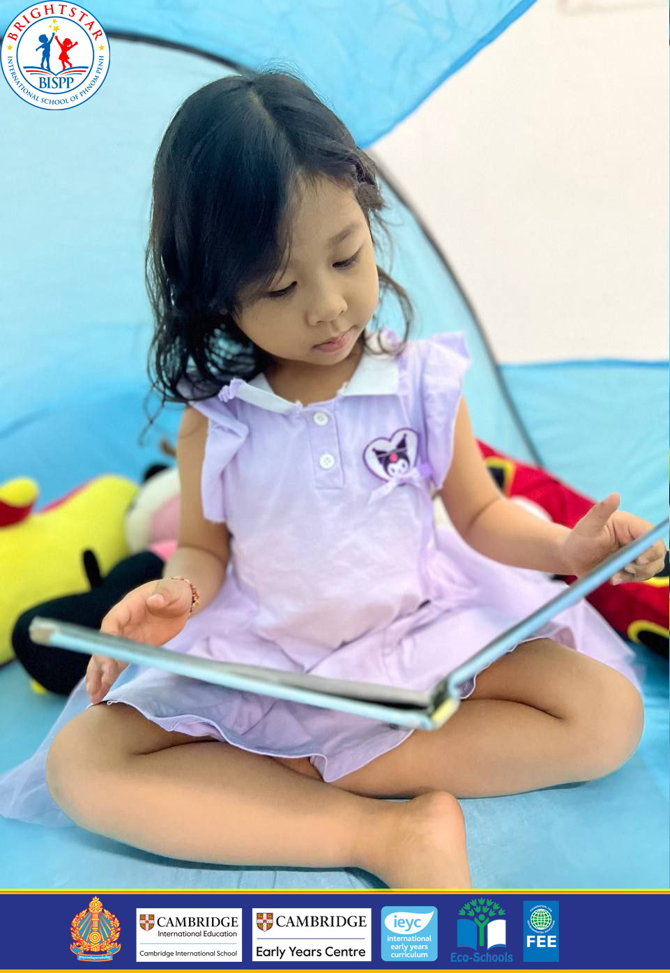 (English Below) នៅសាលាអន្តរជាតិប្រាយស្តារ យើងបណ្តុះនូវសេចក្តីស្រឡាញ់ចំពោះអំណានតាំងពីវ័យដំបូង តាមរយៈម៉ោងសិក្សារឿងនិទាន ការមើលសៀវភៅរូបភាព និងការអានអត្ថបទងាយៗ។ អំណានវ័យដំបូង ជួយដល់ការចេះពាក្យថ្មីៗ ការចង់ដឹងចង់ឃើញ និងបង្កើនទំនុកចិត្តក្នុងការនិយាយ ក៏ដូចជាសរសេរ ដែលជាមូលដ្ឋានគ្រឹះដ៏សំខាន់សម្រាប់ការសិក្សាពេញមួយជីវិត។ កុមារគ្រប់រូបចែងចាំងដូចដួងតារានៅសាលាអន្តរជាតិប្រាយស្តារ! At Brightstar , we nurture a love for reading from an early age through engaging story […]