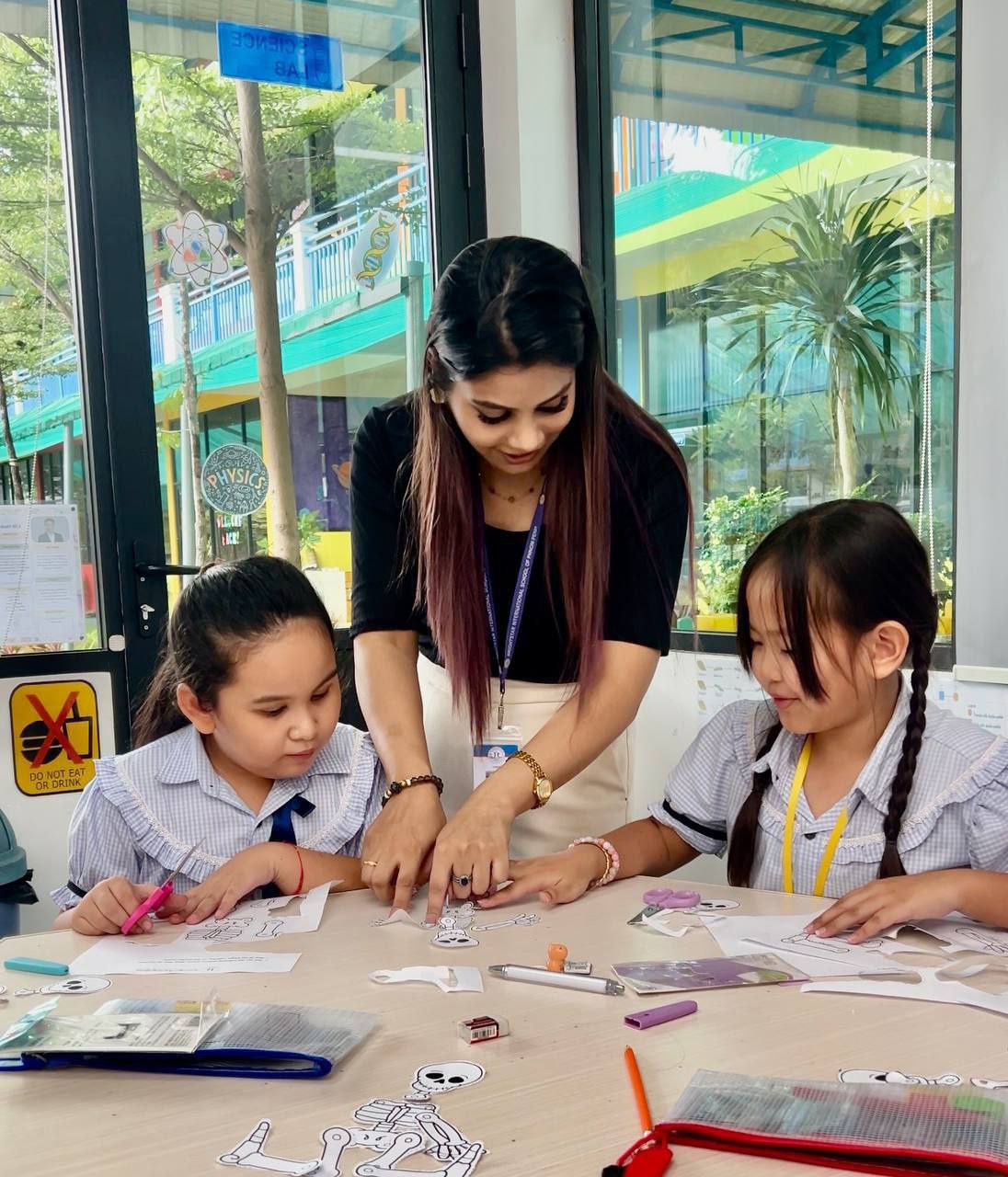 (English Below) ពិតជាគួរឲ្យកោតសរសើរដែលបានឃើញនូវសកម្មភាពសិក្សាដ៏សកម្មរបស់ប្អូនៗសិស្សានុសិស្ស! នៅពេលសិស្សបានចូលរួមអនុវត្តក្នុងសកម្មភាពសិក្សាជាមួយគ្នា នោះពួកគេអាចទទួលបាននូវចំណេះដឹង ការចង់ដឹងចង់ឃើញ ការជជែកពិភាក្សា និងទំនុកចិត្ត។ ទាំងនេះមិនត្រឹមតែជួយដល់ភាពជោគជ័យនៃការសិក្សាប៉ុណ្ណោះទេ តែក៏ជួយបង្កើតបំណិន និងផ្នត់គំនិតសម្រាប់ការសិក្សាពេញមួយជីវិតផងដែរ។ អប់រំសិស្សនៅថ្ងៃនេះ ដើម្បីឲ្យក្លាយជាអ្នកគិត អ្នកត្រិះរិះនៅថ្ងៃអនាគត៕ It’s incredible to see how student-led learning transforms the classroom! When students take the lead, their […]