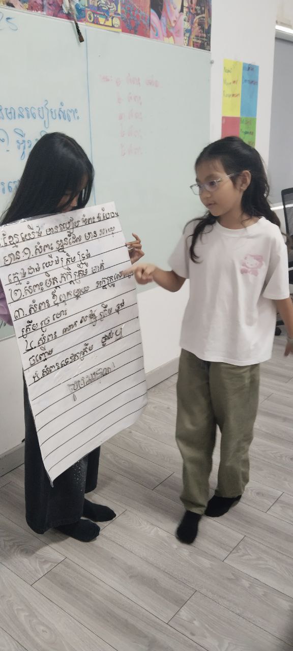 (English Below) ការសិក្សាដែលផ្សារភ្ជាប់នឹងការអនុវត្ត។ ប្អូនៗសិស្សានុសិស្សក្នុងកម្មវិធីខេមរសិក្សាទទួលបានចំណេះបន្ថែមពីរបៀបធ្វើការជាក្រុម និងការធ្វើបទបង្ហាញជាភាសាខ្មែរ ដែលនេះបានជួយឱ្យពួកគេកាន់តែមានភាពស្ទាត់ជំនាញ និងបង្កើនទំនុកចិត្តក្នុងការប្រើប្រាស់ភាសាកំណើតរបស់ខ្លួន។ A study that connects learning with practice. Students in the Khmer Studies Program gained additional knowledge about teamwork and how to give presentations […]