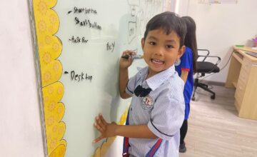 នៅក្នុងសប្តាហ៍នេះ ប្អូនៗសិស្សានុសិស្សថ្នាក់បឋមសិក្សានៃសាលារបស់យើង បានចូលរួមចាប់ផ្តើមបំពេញនូវកិច្ចការគម្រោងពោរពេញដោយភាពសប្បាយរីករាយ ប្រែក្លាយនូវចំណេះដឹងដែលបានសិក្សាក្នុងថ្នាក់ទៅជាសកម្មភាពពិតជាក់ស្តែង។