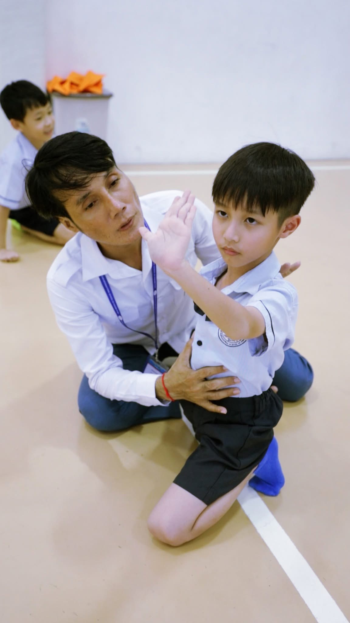 (English Below) របាំប្រពៃណី និងវប្បធម៌ខ្មែរត្រូវបានដាក់បញ្ចូលជាមុខវិជ្ជាមួយក្នុងកម្មវិធីខេមរសិក្សានៅសាលាអន្តរជាតិប្រាយស្តារ។ តាមរយៈការសិក្សានេះ ប្អូនៗសិស្សានុសិស្សបានសិក្សាស្វែងយល់ការតែច្បាស់ពីវប្បធម៌ ប្រពៃណីខ្មែរ និងអត្តសញ្ញាណជាតិ តាមរយៈការសិក្សាមេរៀន និងការអនុវត្តផ្ទាល់។ Khmer Traditional dance and culture have been integrated as a subject in the Khmer Studies Program at Brightstar International School. […]