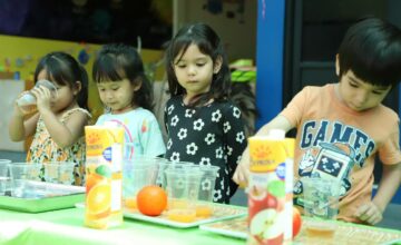 ប្អូនៗកុមារតូចៗថ្នាក់មត្តេយ្យសិក្សារបស់យើងនាំគ្នាលេងនៅខាងក្រៅទីធ្លាសាលា ដើម្បីការកម្សាន្តសប្បាយផង និងការសិក្សារៀនសូត្រ ដែលបណ្តុះនូវការចង់ចេះចង់ដឹងផង។