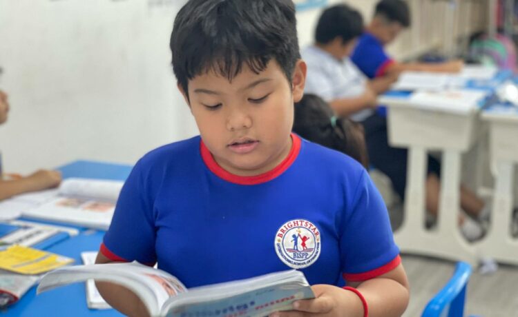 ការសិក្សាភាសាខ្មែរតាំងពីវ័យដំបូលនៃការសិក្សា នឹងជួយឱ្យប្អូនៗសិស្សានុសិស្សមានឱកាសកាន់ប្រសើរក្នុងការអភិវឌ្ឍចំណេះដឹង បំណិន និងភាពស្ទាត់ជំនាញក្នុងការប្រើប្រាស់ភាសាខ្មែរនៅពេលអនាគត។