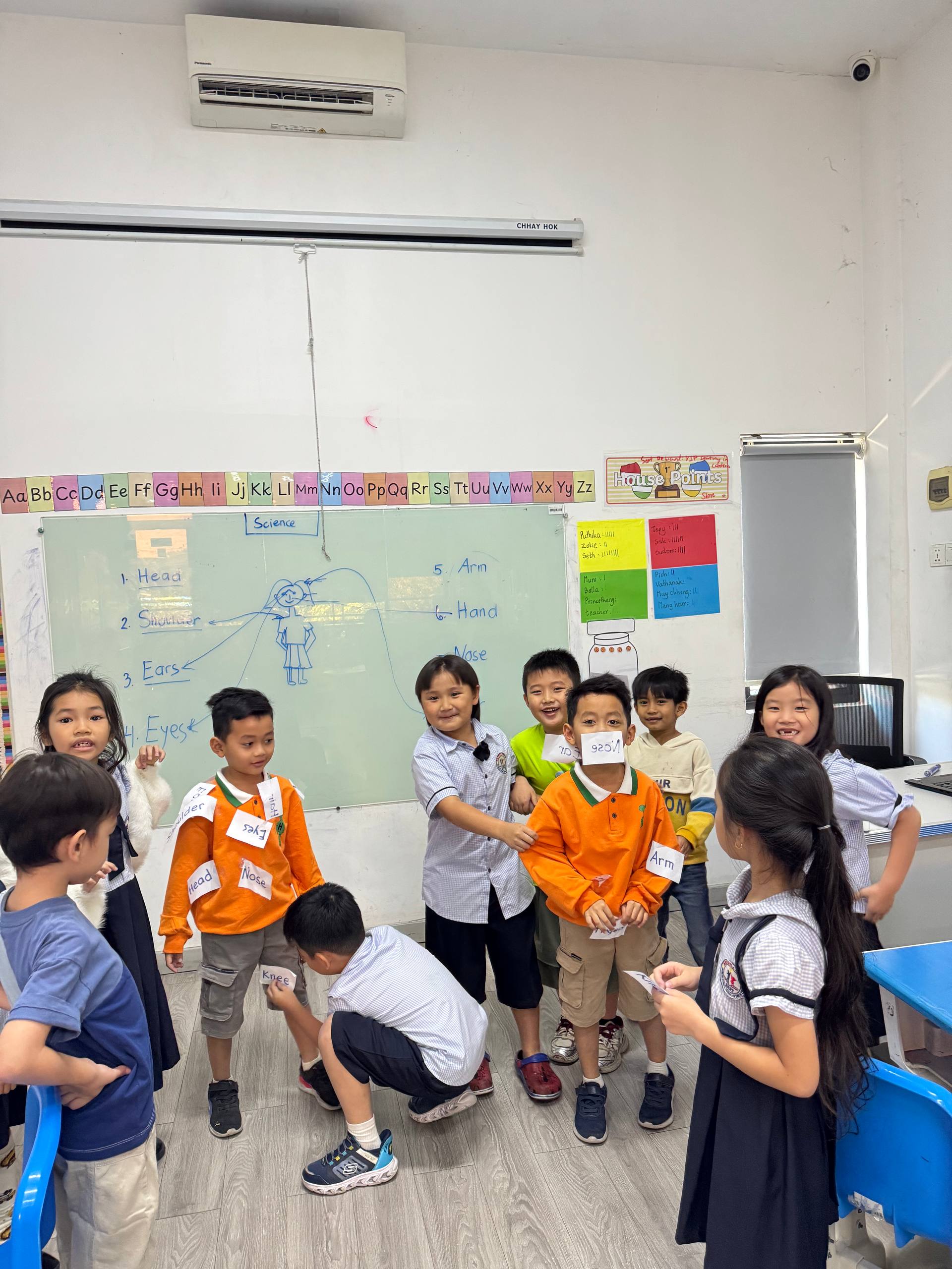 (English Below) សប្តាហ៍ដំបូងនៃការសិក្សាពោរពេញដោយអត្ថន័យ ក្រោយវិលត្រឡប់ពីវិស្សមកាល! គ្រប់បន្ទប់ថ្នាក់រៀននីមួយៗនៅសប្តាហ៍នេះ ហាក់ពោរពេញទៅដោយស្នាមញញឹម ការផ្សាភ្ជាប់ទំនាក់ទំនងរវាងមិត្ត និងមិត្ត ព្រមទាំងការរៀបចំរបៀបរបប និងទម្លាប់សិក្សាថ្មីៗ។ ប្អូនៗសិស្សានុសិស្សសុទ្ធតែបានបង្ហាញឱ្យឃើញពីចំណង់ចំណូលចិត្ត និងអាកប្បកិរិយាវិជ្ជមានចំពោះការសិក្សា ដែលនេះជាដំណើរចាប់ផ្តើមត្រីមាសសិក្សាថ្មីដ៏រលូនមួយ។ ទាំងនេះគឺជាសញ្ញានៃវឌ្ឍនភាព ការរីកចម្រើន ការចង់ចេះចង់ដឹង និងភាពជោគជ័យរបស់ប្អូនៗសម្រាប់ត្រីមាសនេះ! What a wonderful first week back at school! Our classrooms were filled with [&hellip;]