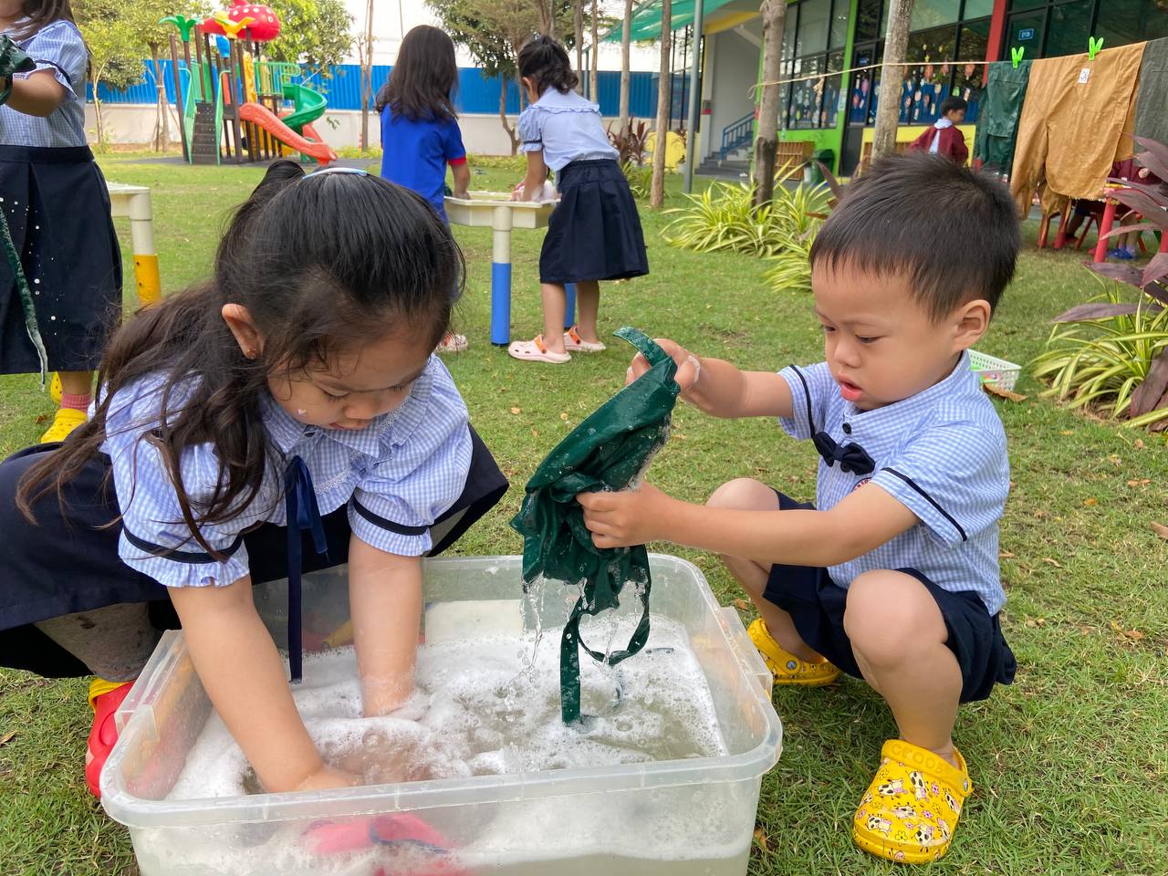 (English Below) ប្អូនៗនៃថ្នាក់មត្តេយ្យសិក្សារបស់យើងបានចូលរួមស្វែងយល់ និងលេងទឹកជាមួយគ្នា តាមរយៈសកម្មភាពដុសលាងសម្អាត។ ការអនុវត្តជាក់ស្តែងនេះ បានជួយពង្រឹងដល់ការធ្វើចលនា ការផ្តោត និងភាពឯករាជ្យរបស់សិស្ស ពិសេសពួកគេព្រមទាំងបានសិក្សាពីការថែរក្សាបរិស្ថាន និងការចេះរួមសហការជាមួយគ្នាផងដែរ៕ Our EY learners explored water play through washing and cleaning activities. Through these hands on experiences, students strengthened coordination, [&hellip;]