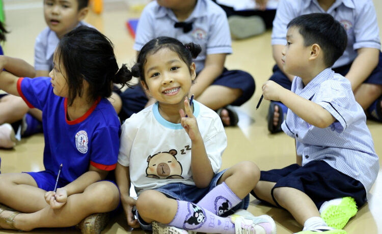 នៅសប្តាហ៍នេះ ប្អូនៗជាសិស្សថ្នាក់បឋមសិក្សារបស់យើង បានបញ្ចប់នូវការសិក្សាអំពីមេរៀនផ្នែកទ្រឹស្តីសម្រាប់ត្រីមាសទី ៣ តាមរយៈសកម្មភាពអនុវត្តន៍ទាំងក្នុង និងក្រៅថ្នាក់រៀន។ ឆ្លងកា