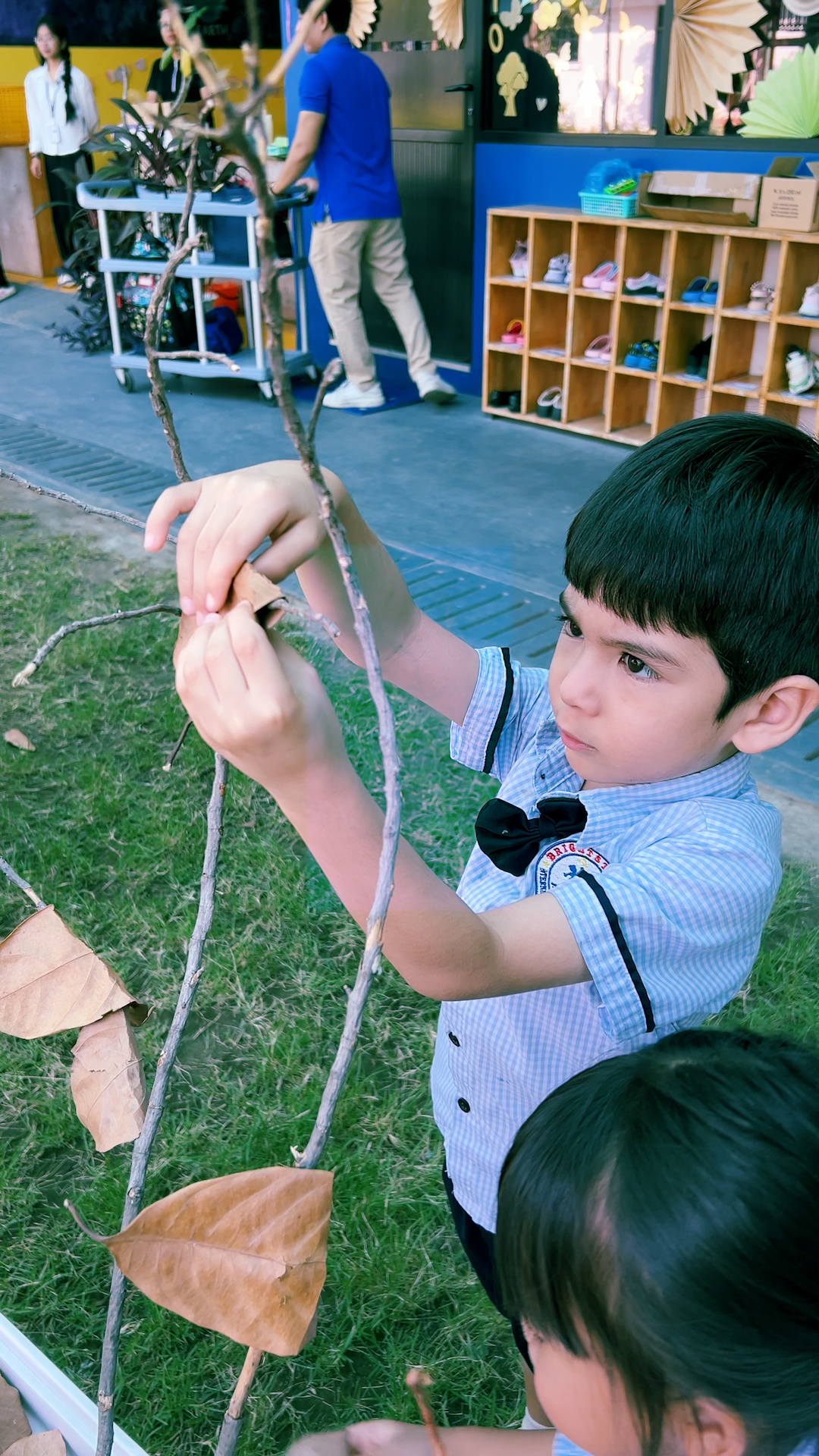 (English Below) ថ្នាក់មត្តេយ្យសិក្សារបស់យើង បន្តផ្តល់ជូននូវការសិក្សាល្អប្រកបដោយអត្ថន័យ ការអនុវត្តជាក់ស្តែងដល់កុមារៗសិស្សានុសិស្ស។ ជាមួយនឹងសកម្មភាពសិក្សាលេងកម្សាន្តជាមួយការពូនដីខ្សាច់ និងការសម្តែងការលក់ភេសជ្ជៈផ្លែឈើ ប្អូនៗមានឱកាសក្នុងការសិក្សាស្វែងយល់ បង្កើតនិងចូលរួមសហការជាមួយគ្នាជំរុញដល់គំនិតច្នៃប្រឌិត និងផ្សាភ្ជាប់ការសិក្សាជាមួយជីវិតពិត៕ Our EY classrooms continue to provide meaningful, hands-on learning experiences. From creating their own kinetic sand to taking part in [&hellip;]