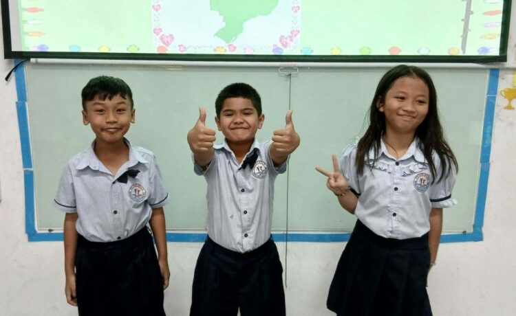 នៅក្នុងកម្មវិធីថ្នាក់បឋមសិក្សា យើងមិនត្រឹមតែលើកទឹកចិត្តសិស្សឱ្យចេះសហការរៀនសូត្រជាមួយគ្នានោះទេ តែក៏ត្រូវចេះស្វែងយល់ពីចក្ខុវិស័យ និងភាពខ្លាំងរបស់គ្នាទៅវិញទៅមកផងដែរ។