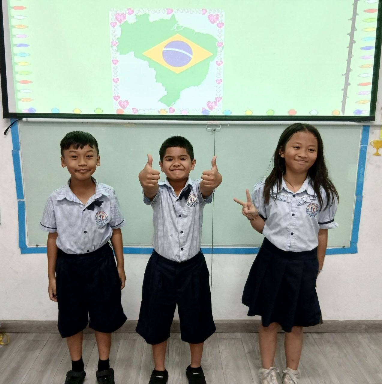 (English Below) នៅក្នុងកម្មវិធីថ្នាក់បឋមសិក្សា យើងមិនត្រឹមតែលើកទឹកចិត្តសិស្សឱ្យចេះសហការរៀនសូត្រជាមួយគ្នានោះទេ តែក៏ត្រូវចេះស្វែងយល់ពីចក្ខុវិស័យ និងភាពខ្លាំងរបស់គ្នាទៅវិញទៅមកផងដែរ។ តាមរយៈការសិក្សា និងចេះសហការគ្នានេះ សិស្សានុសិស្សមានការអភិវឌ្ឍខ្លួន និងភាពក្លាហានក្នុងការបញ្ចេញគំនិតយោបល់ផ្សេងៗ។ ជាក់ស្តែងនៅសប្តាហ៍នេះ ប្អូនៗក៏បានយកចិត្តទុកដាក់ចូលរួមក្នុងសកម្មភាពបញ្ចេញមតិ បំពេញកិច្ចការជាក្រុមបង្កើតទំនុកចិត្ត ការនិយាយជាសាធារណៈ ព្រមទាំងការធ្វើបទបង្ហាញផងដែរ៕ In our Primary Years Programme, we encourage students to collaborate not only to learn from [&hellip;]