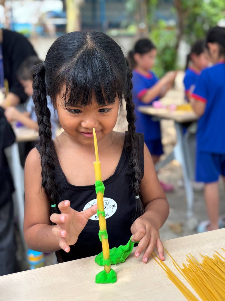 (English Below) នៅសប្តាហ៍នេះ សិស្សានុសិស្សថ្នាក់បឋមសិក្សារបស់យើង បានចូលរួមយ៉ាងសកម្មក្នុងប្រធានបទសិក្សា (សប្តាហ៍ស្ទែម) ដែលរួមមាននូវការអនុវត្តសកម្មភាពសិក្សាវិទ្យាសាស្រ្តសម្បូរបែប បច្ចេកវិទ្យា វិស្វកម្ម និងគណិតវិទ្យា។ ជាមួយនឹងការសាងសង់ ការធ្វើពិសោធន៍ និងការដោះស្រាយឧបសគ្គពិតៗ ប្អូនៗមានឱកាសបានស្វែងយល់នូវគំនិតថ្មីៗ ជំរុញដល់ការចេះត្រិះរិះ ការច្នៃប្រឌិត និងការសហការគ្នា។ រីករាយជាមួយនឹងការចង់ដឹងចង់ឃើញរបស់ប្អូនៗពេញមួយសប្តាហ៍ស្ទែម! This week, our Primary students fully immersed themselves in STEM Week, engaging [&hellip;]