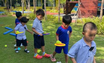 កុមារៗថ្នាក់មត្តេយ្យសិក្សារបស់យើង បានបន្តចូលរួមសិក្សាកម្សាន្តថ្នាក់ហែលទឹក និងកីឡារៀងរាល់សប្តាហ៍។