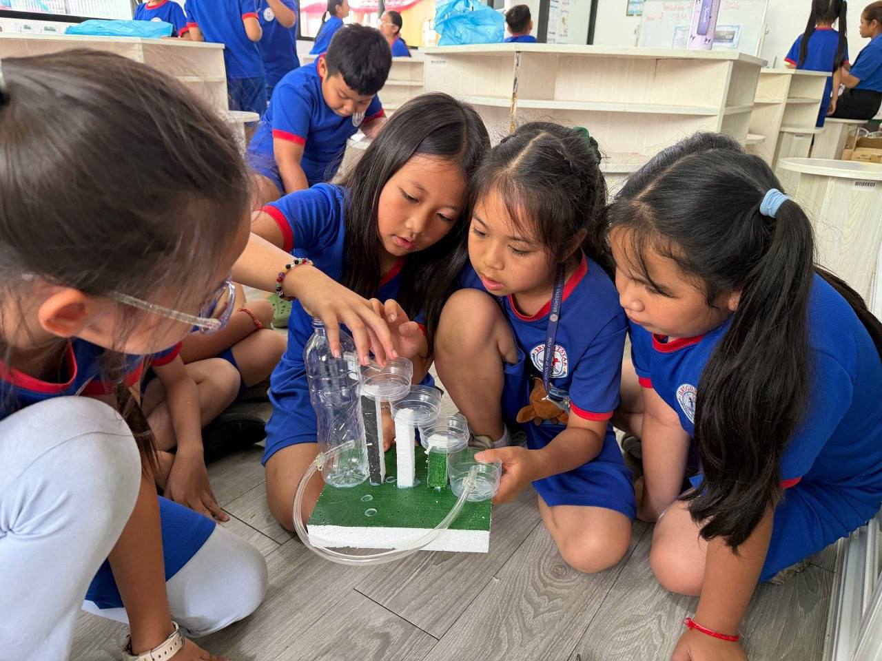 (English Below) នៅសប្តាហ៍នេះ ការប្រឡងបញ្ចប់ឆ្នាំរបស់ប្អូនៗសិស្សានុសិស្សថ្នាក់បឋមសិក្សាត្រូវបានធ្វើឡើងដោយជោគជ័យ។ ក្នុងការប្រឡងនេះសាលាបានដាក់បញ្ចូលនូវវិធីសាស្រ្តខុសៗគ្នា ដើម្បីក្នុងគោលបំណងឱ្យសិស្សឆ្លុះបញ្ចាំង និងបង្ហាញពីចំណេះដឹងដែលទទួលបានពីការសិក្សា។​ តាមរយៈវិធីសាស្រ្តនេះ សិស្សបានអភិវឌ្ឍនូវការយល់ដឹង ក៏ដូចជាវឌ្ឍនភាពរបស់ខ្លួន ហើយធានាថា ប្អូនៗសុទ្ធតែទទួលបាននូវការអប់រំដែលមានគុណភាពខ្ពស់៕ In Primary, we have successfully completed our end-of-year assessments. At Brightstar, we incorporate a variety of assessment methods [&hellip;]