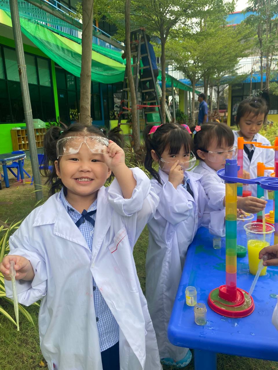 (English Below) កុមារៗថ្នាក់មត្តេយ្យសិក្សារបស់យើងបានចូលរួមសម្តែងធ្វើជាអ្នកវិទ្យាសាស្ត្រ ក្នុងអំឡុងសកម្មភាពមេរៀនការសម្តែង និងល្ខោន។ ជាមួយនឹងការស្លៀកពាក់អាវពេទ្យ និងវ៉ែនតាបន្ទប់ពិសោធន៍ ប្អូនៗបានស្វែងយល់អំពីពណ៌ និងទឹក តាមរយៈការប្រើឧបករណ៍ផ្សេងៗ។ សកម្មភាពនេះបានជួយជំរុញដល់ការស្រមើស្រមៃ ការចង់ចេះចង់ដឹង និងភាពជឿជាក់លើខ្លួនឯង ខណៈដែលពួកគេក៏មានភាពសប្បាយរីករាយជាមួយនឹងការរៀនសូត្រតាមរយៈការលេងផងដែរ៕ Our EY learners stepped into the role of scientists during Drama and Role Play. Dressed in [&hellip;]