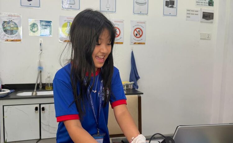 ក្នុងសប្តាហ៍នេះ ប្អូនៗសិស្សានុសិស្សថ្នាក់បឋមសិក្សារបស់យើងបានរីករាយជាមួយសកម្មភាពអនុវត្តផ្ទាល់ ដែលជួយជំរុញឱ្យពួកគេចេះសហការគ្នា និងអាចយកចំណេះដឹងដែលបានសិក្សានៅក្នុងថ្នាក់មកអនុវត្តជាក់ស្តែង។