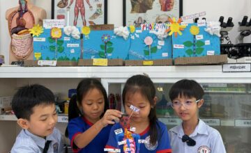 សប្តាហ៍ទី១១ – កម្មវិធីបុណ្យហាឡូវីន (Halloween) នៅកម្រិតបឋមសិក្សា ក្នុងសប្តាហ៍នេះ ប្អូនៗនៅកម្រិតបឋមសិក្សារបស់យើងបានចូលរួមសិក្សាកម្សាន្តក្នុងសកម្មភាពសិក្សាក្នុងថ្នាក់សប្បាយៗ និងគួរឱ្យចាប់អារម្មណ៍ជាច្រើន  ដើម្បីត្រៀមអបអរសាទរពិធីបុណ្យហាឡូវីន (Halloween)!