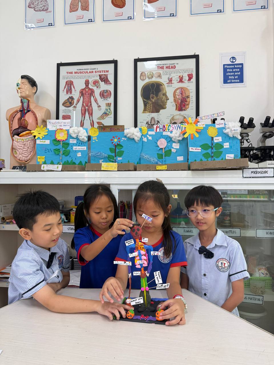 (English Below) សប្តាហ៍ទី១១ – កម្មវិធីបុណ្យហាឡូវីន (Halloween) នៅកម្រិតបឋមសិក្សា ក្នុងសប្តាហ៍នេះ ប្អូនៗនៅកម្រិតបឋមសិក្សារបស់យើងបានចូលរួមសិក្សាកម្សាន្តក្នុងសកម្មភាពសិក្សាក្នុងថ្នាក់សប្បាយៗ និងគួរឱ្យចាប់អារម្មណ៍ជាច្រើន ដើម្បីត្រៀមអបអរសាទរពិធីបុណ្យហាឡូវីន (Halloween)! សិស្សានុសិស្សមានឱកាសបង្ហាញពីភាពច្នៃប្រឌិតរបស់ខ្លួន តាមរយៈការរចនា និងការបង្កើតគ្រឿងតុបតែងលម្អផ្សេងៗ ដើម្បីបង្កើតជាបរិយាកាសសប្បាយរីករាយ និងភាពស្រស់ស្អាតក្នុងបរិវេណសាលា។ ពួកគេក៏បានស្វែងយល់ពីការពិសោធន៍វិទ្យាសាស្ត្រដ៏គួរឱ្យទាក់ទាញ រួមទាំងស្វែងយល់ពីប្រតិកម្មគីមីផ្សេងៗតាមរយៈការអនុវត្តផ្ទាល់ជាក់ស្តែងផងដែរ។ នៅពេញមួយសប្តាហ៍នេះ សិស្សានុសិស្សគ្រប់កម្រិតថ្នាក់ផ្សេងៗទាំងអស់ សុទ្ធតែបានមកចូលរួមអនុវត្តជាមួយគ្នានូវសកម្មភាពចលនារាងកាយ និងល្បែងកម្សាន្តផ្សេងៗ។ ជាមួយគ្នានេះ ពួកគេក៏បានរីករាយជាមួយនឹងកម្មវិធីអានសៀវភៅស្ថិតក្រោមប្រធានបទហាឡូវីន (Halloween) ដែលធ្វើឱ្យរឿងនិទានកាន់តែមានភាពរស់រវើក និងទាក់ទាញមួយកម្រិតទៀត។ នេះគឺជាសប្តាហ៍ដ៏អស្ចារ្យ ព្រោះមានពោរពេញទៅដោយភាពច្នៃប្រឌិត [&hellip;]